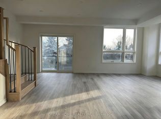 22 Lytham Green Cir #12, Newmarket, ON