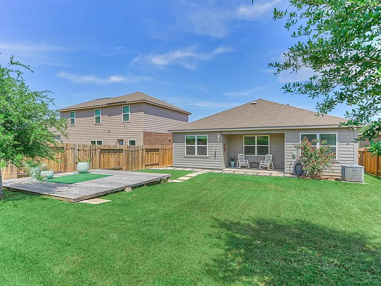 8884 Oval Glass St — Photo 35