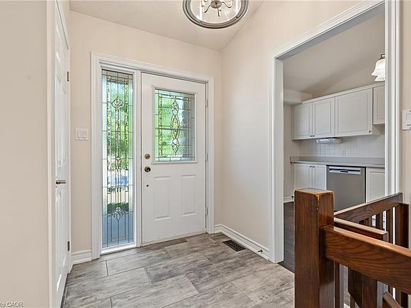 4th image of 173 Wilson St W #4