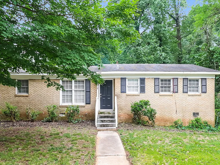 401 Sleepy Hollow Rd — Photo 1