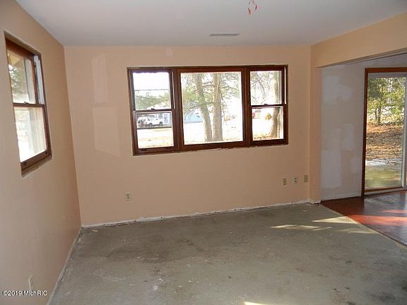 2nd image of 17103 Winona Ln