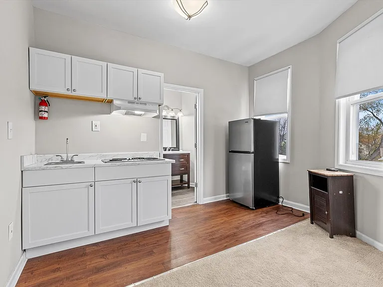 2510 Roslyn Ave — Photo 27