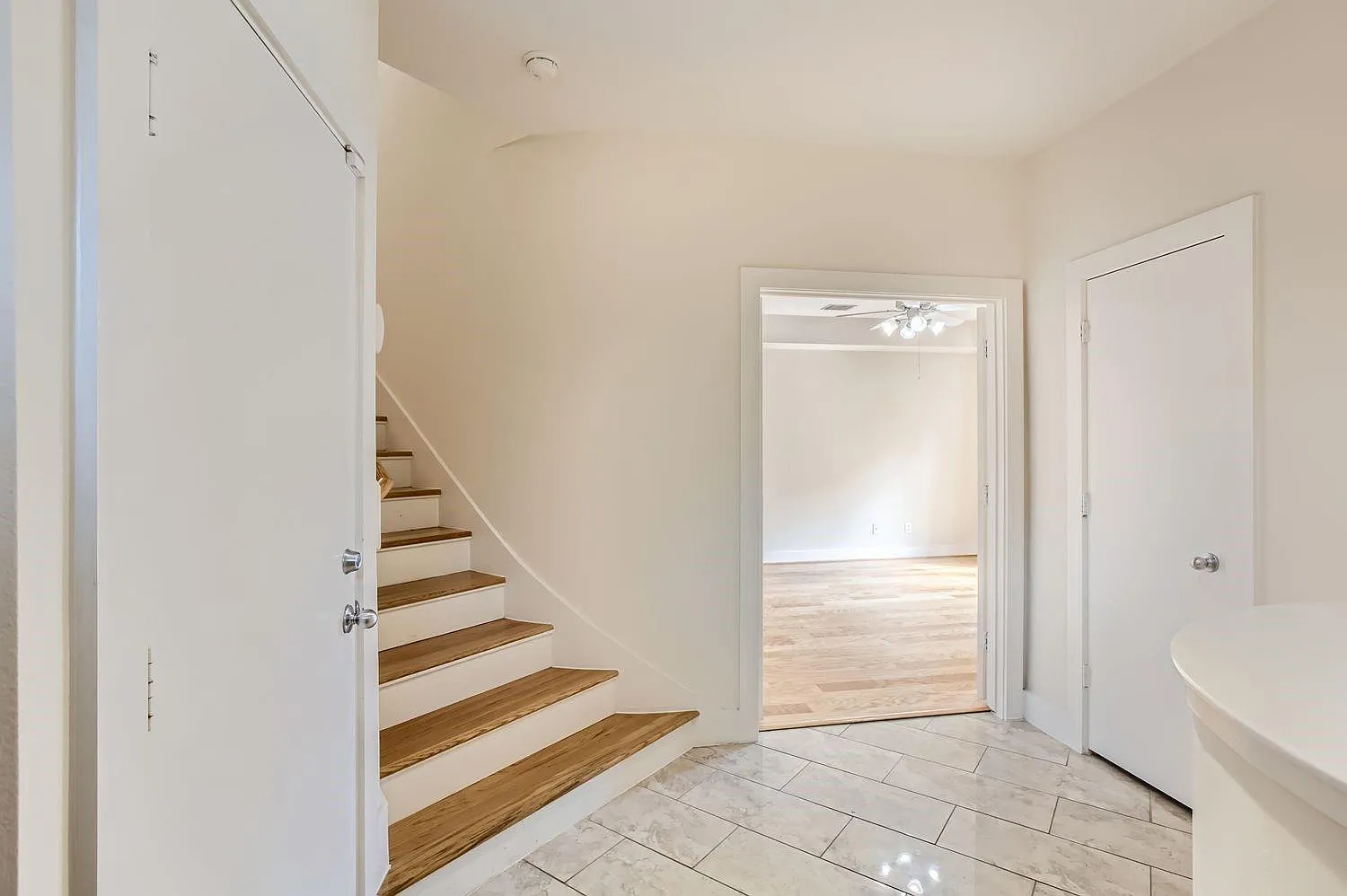 3 bed, 2.5 bath, 2176 sqft, $2,800 — Photo 3