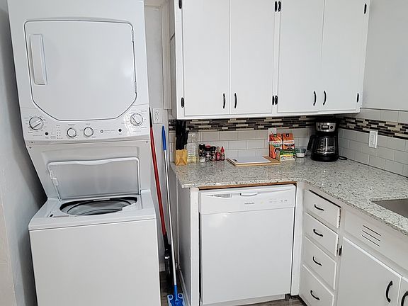 Washer Dryer in unit
