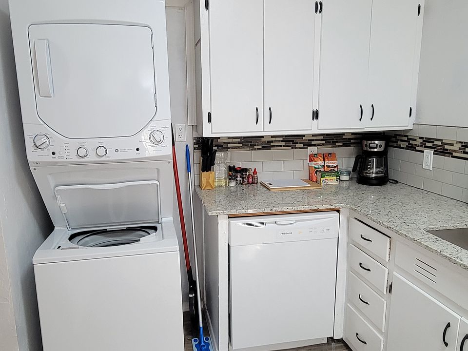 Washer Dryer in unit
