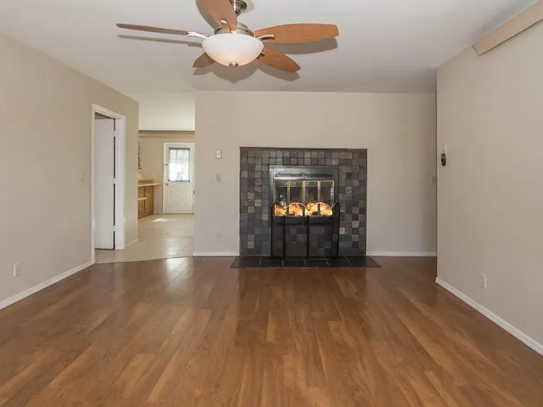 Entry / Living Room