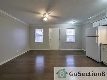 2nd image of 2449 Fort Worth St #208