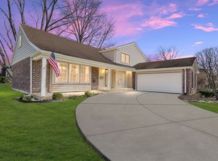 915 N Saratoga Dr, Palatine, IL 60074