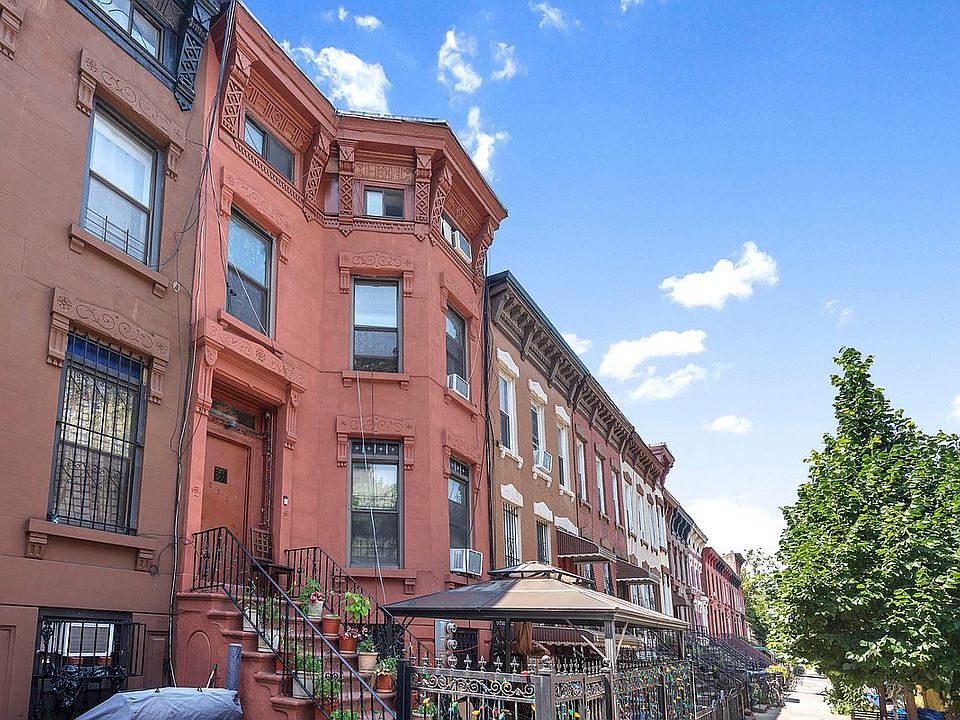 2nd image of 828 Quincy St