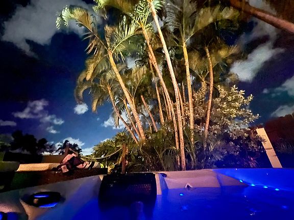 Relaxing: hot tub at night