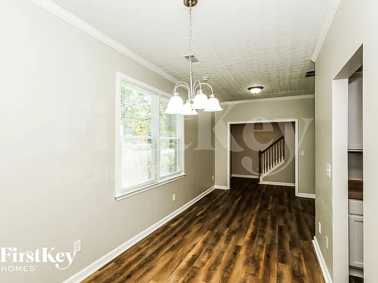 1717 Taylor Ave — Photo 6