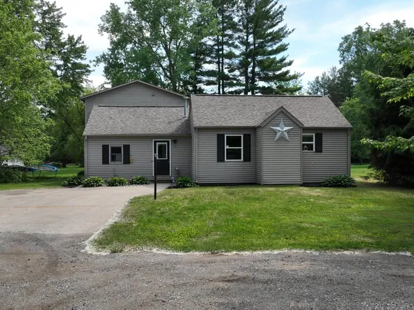 22359 Gratiot Rd, Merrill, MI 48637