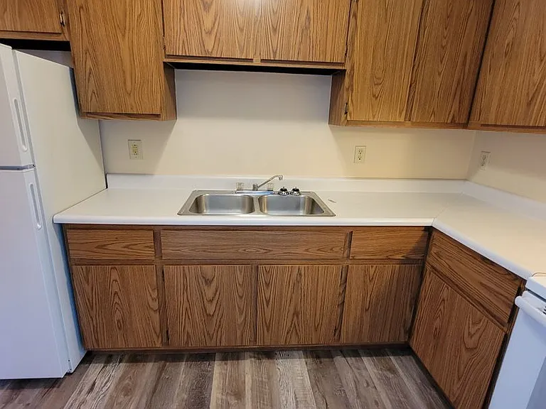 542 E Bronson Rd — Photo 5