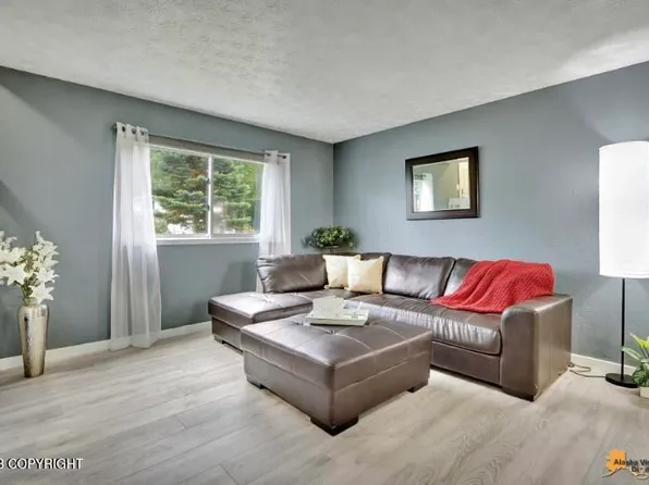 7728 Snow View Dr, Anchorage, AK 99507