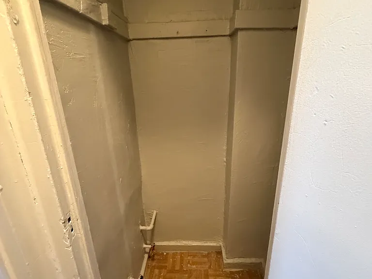 253 E 181st St #4B — Photo 8