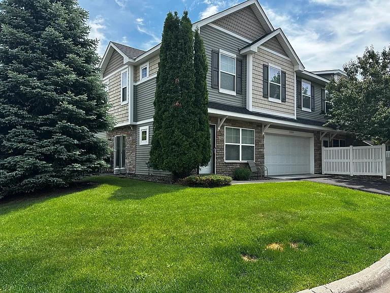 Spacious side-yard!