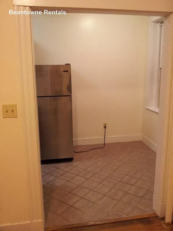 2 bed, 1.0 bath, 710 sqft, $3,100 — Photo 3