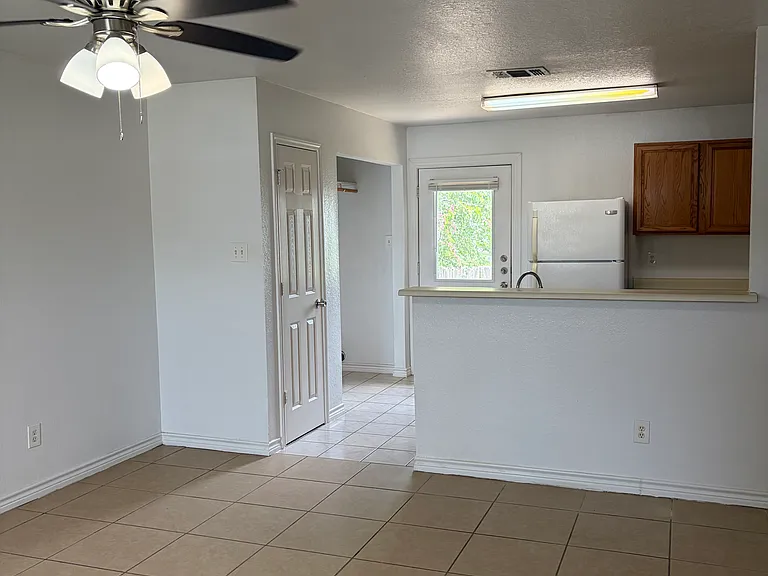 114 Bluebonnet Rd #1 — Photo 3