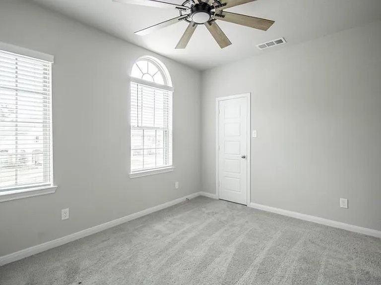 21449 Kings Guild Ln — Photo 6