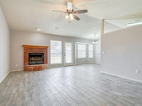 5th image of 1920 Jackson Dr