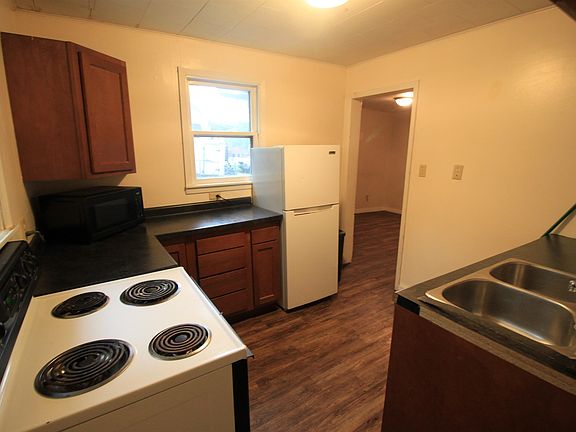 5th image of 704 11th Ave NW