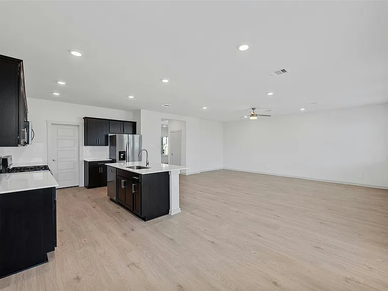 136 New Haven Ave — Photo 11