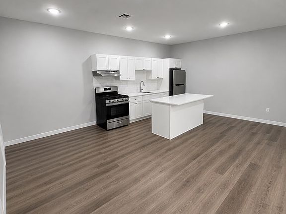 3rd image of 207 Governor St #1