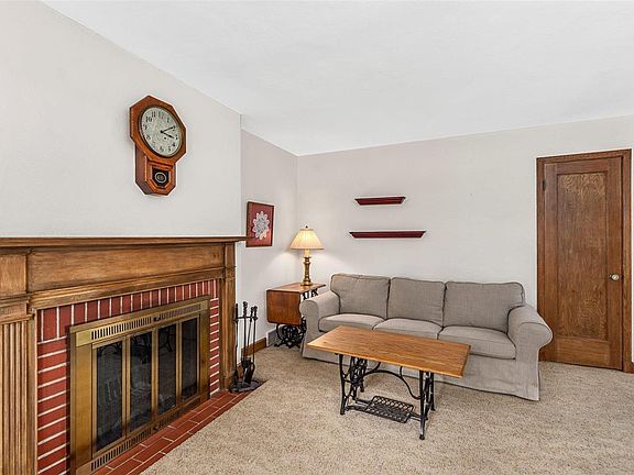 5th image of 8507 Douglas Ct