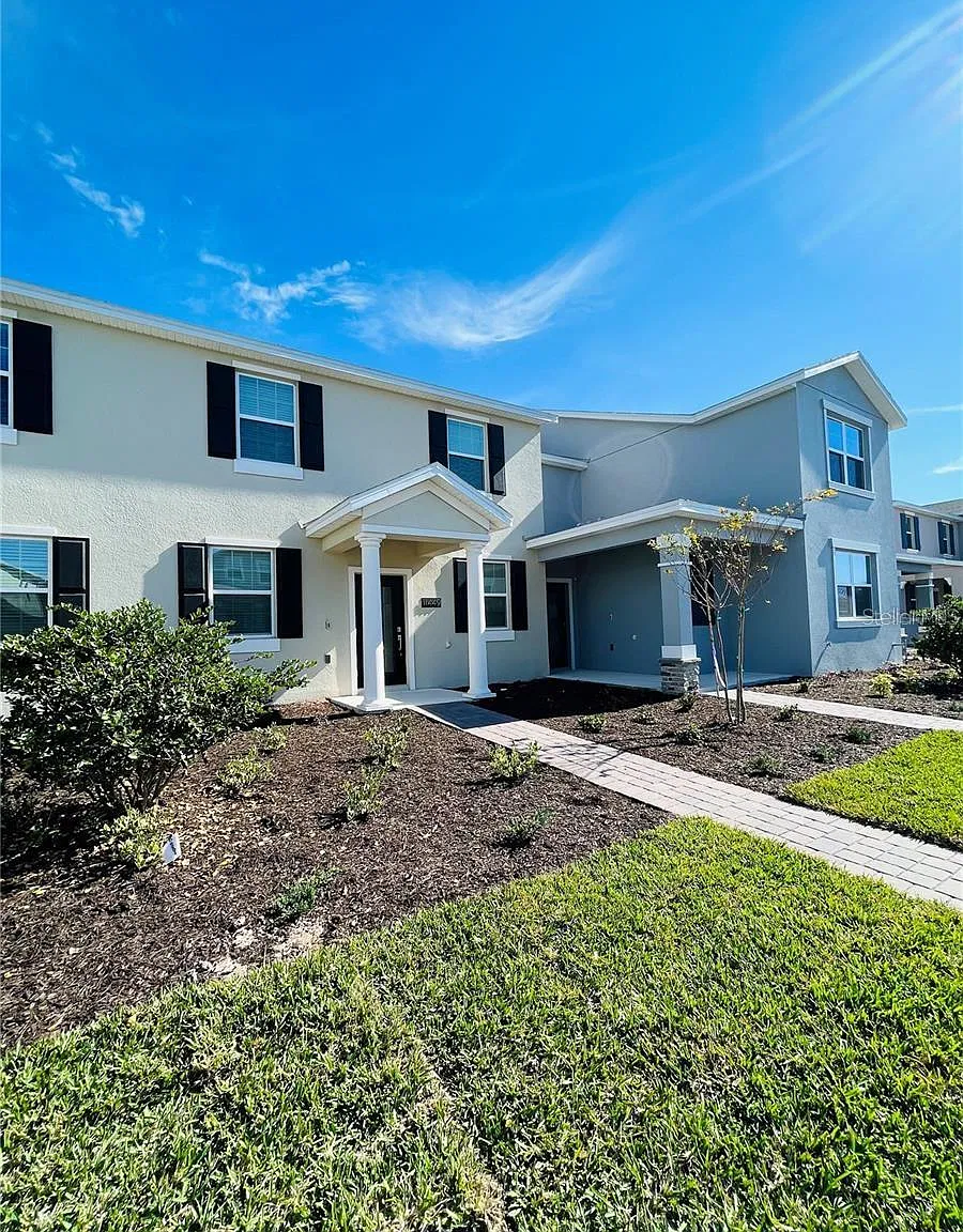 3 bed, 2.5 bath, 1636 sqft, $2,699 — Photo 2