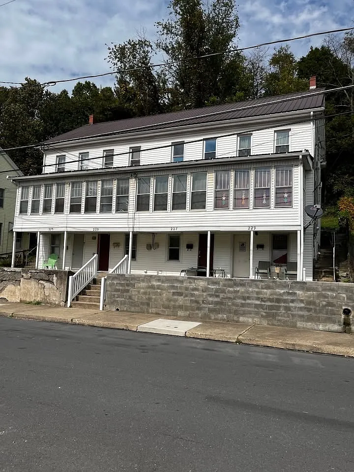 2 bed, $800 — Photo 1
