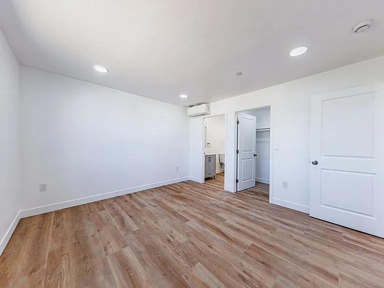Huge 2, 3 & 4 Bed 2026 Townhomes — Photo 38