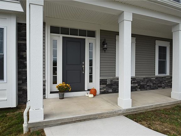 4th image of 18 Fox Hunt Cir