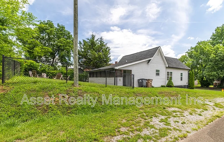 301 E Quincy Ave — Photo 5