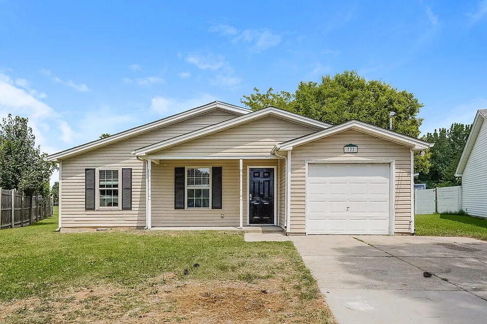 3 bed, 2.0 bath, 1308 sqft, $2,045 — Photo 1