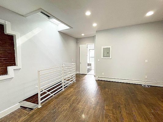 3rd image of 291 Van Buren St Floor 3