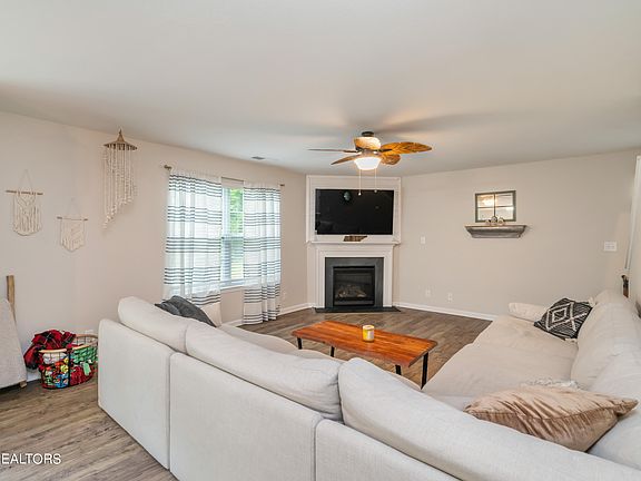3rd image of 317 Homestead Ct