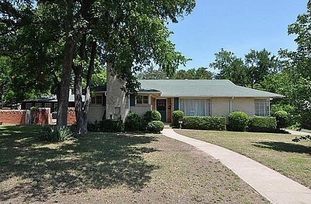 1st image of 2417 Southwood Dr