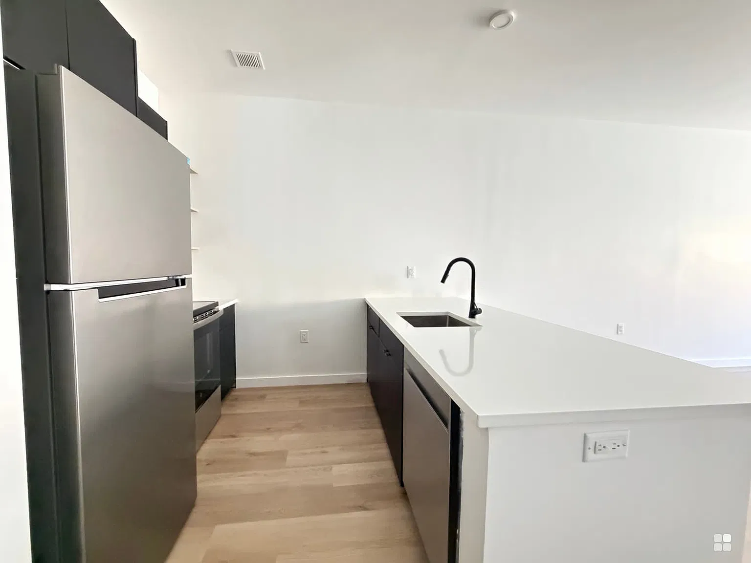 492 Market St — Photo 2