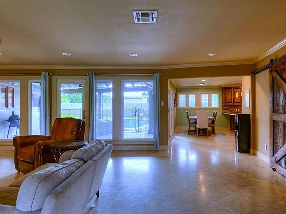 4th image of 1609 Driftwood Ln
