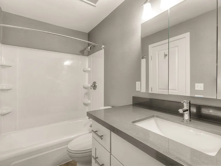 Waverly Place Apartments — Photo 8