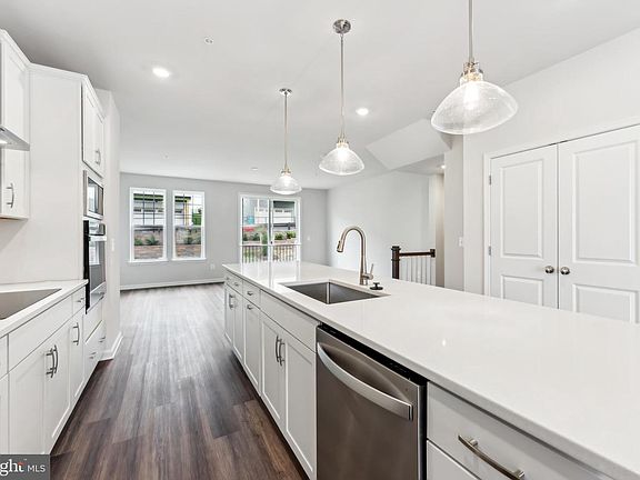 7th image of this home