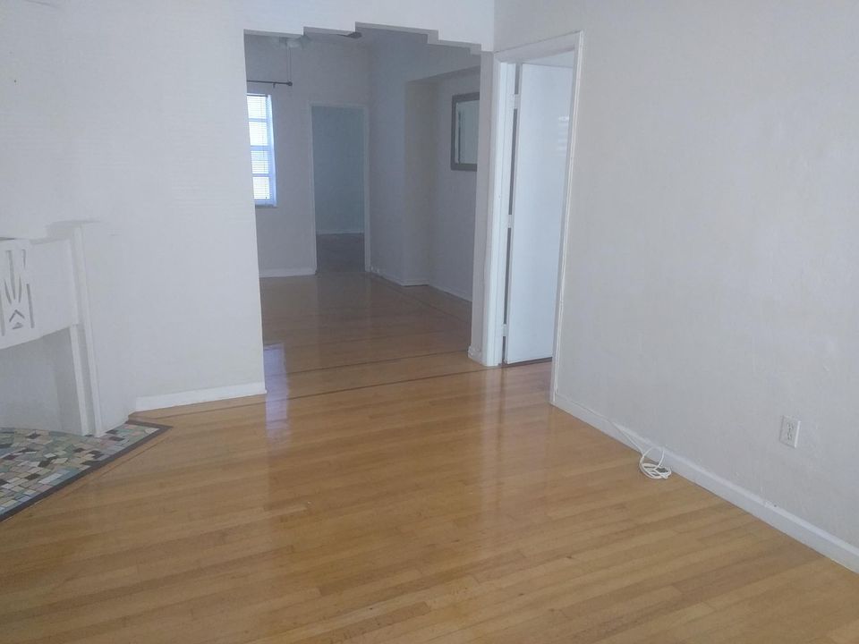 1st image of 539 NE 82nd Ter APT 1