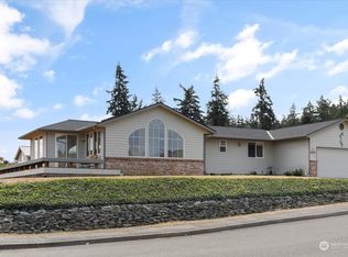 655 SW Echo Loop, Oak Harbor, WA 98277