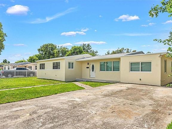 4th image of 1120 NW 184th Dr