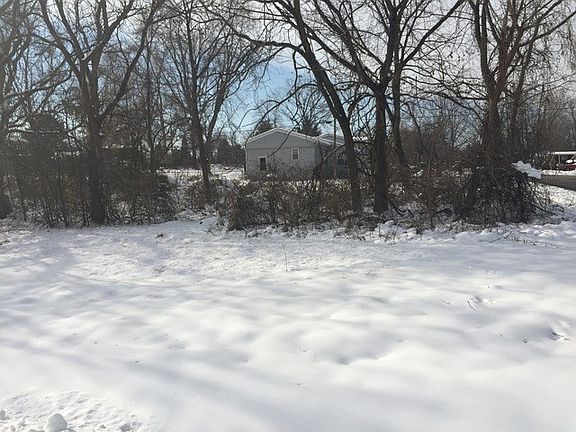 5th image of 36550 N Oakwood Dr