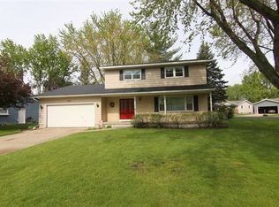 350 Maynard Dr, Sun Prairie, WI 53590