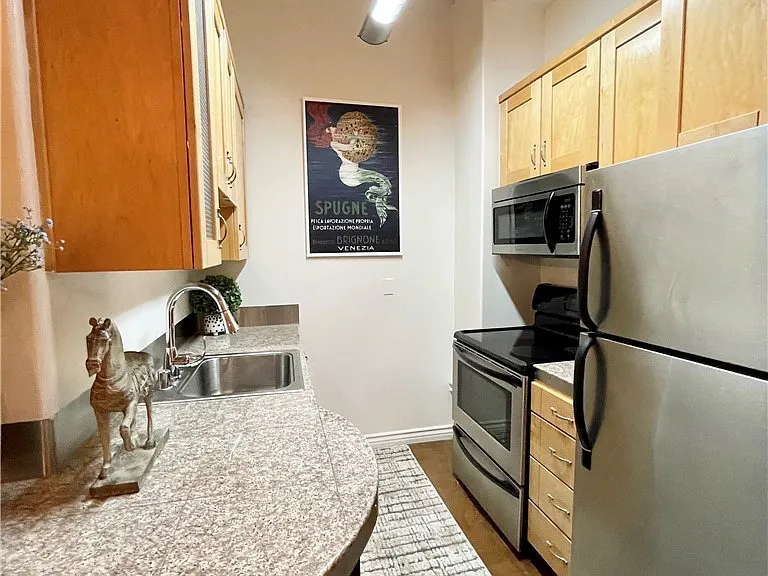 312 W 5th St #510 — Photo 7