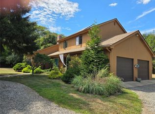 40 Gosnold Rd, North Kingstown, RI 02852