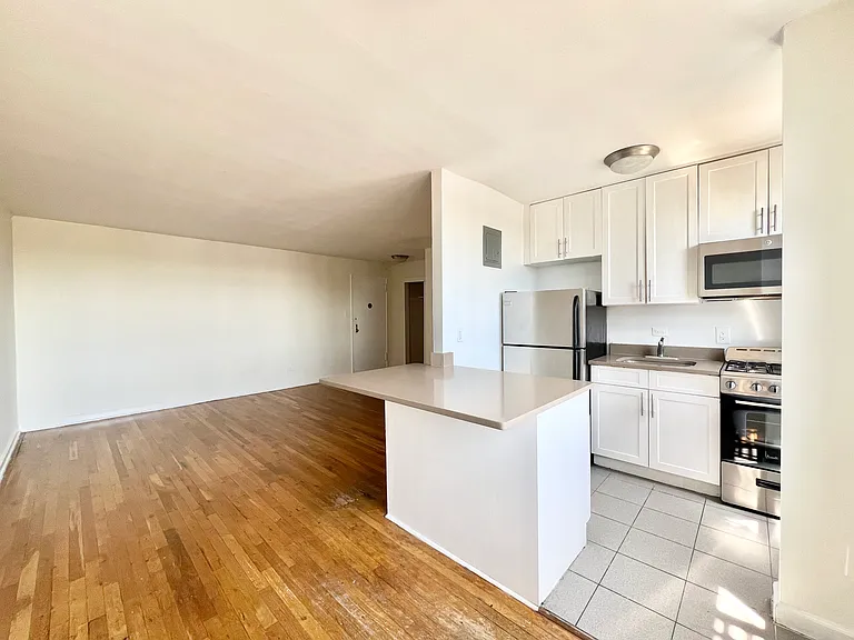 2373 E 3rd St #5T — Photo 1