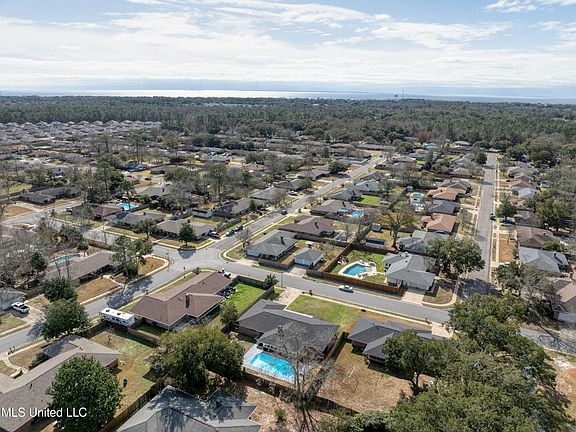 5th image of 203 Northwood Dr